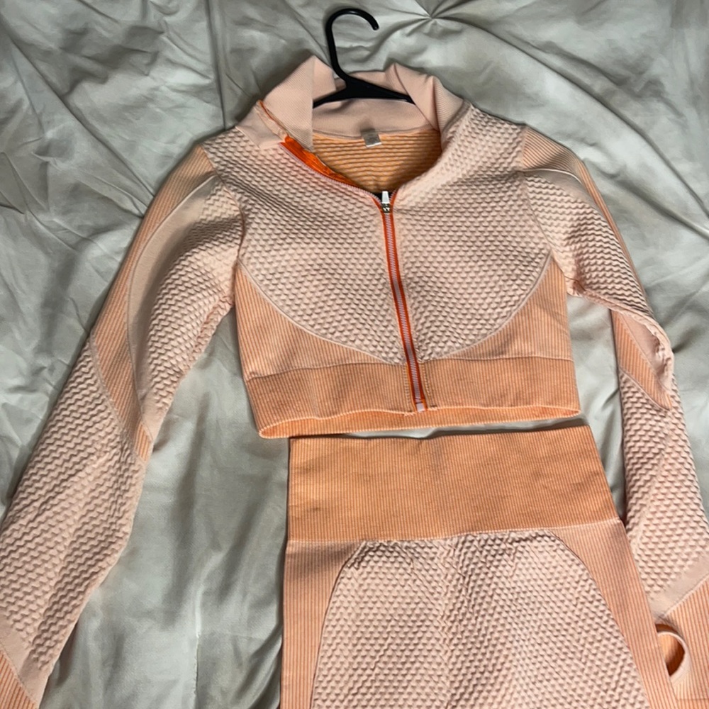 Astoria gym outfit peach